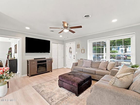 5th image of 28 Aspen Circle