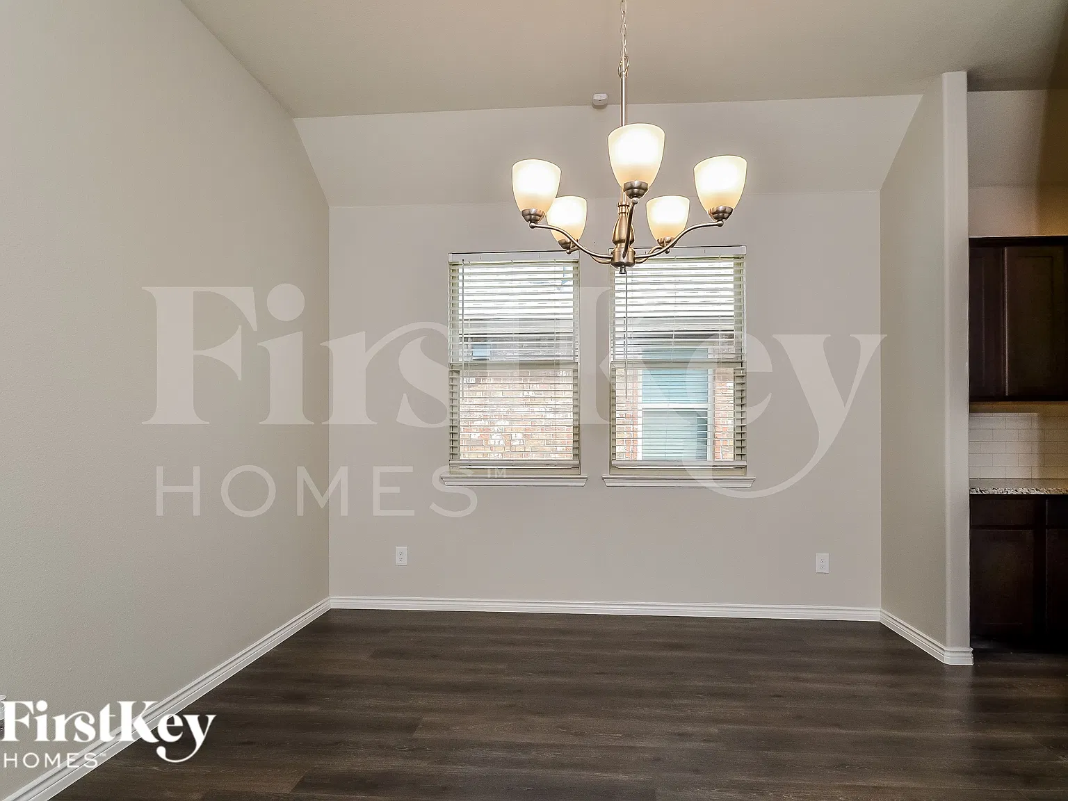 4 bed, 2.0 bath, 2155 sqft, $2,105 — Photo 4