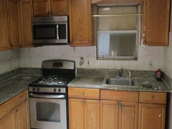 3rd image of 141 N 25th St