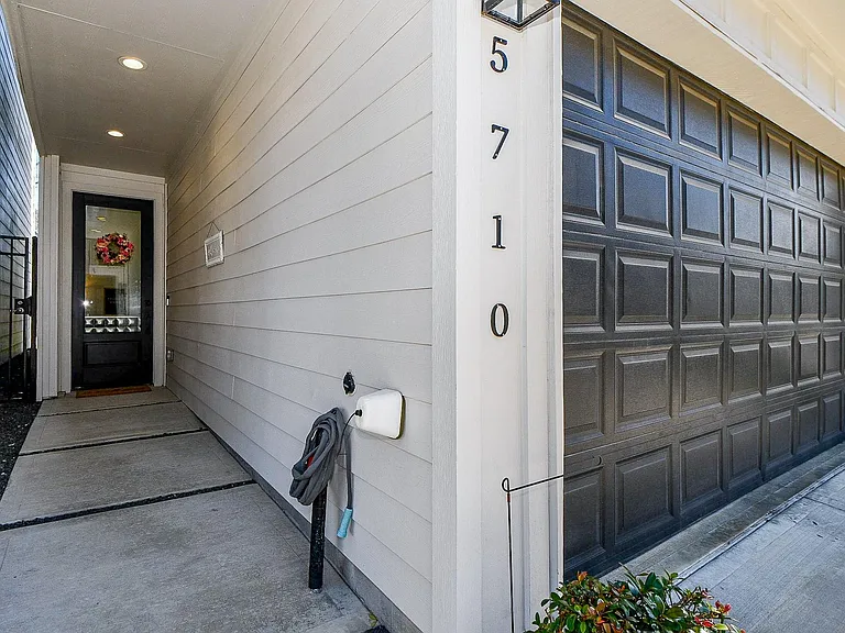 5710 White Magnolia St — Photo 2