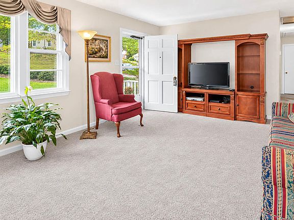 4th image of 2126 Woodview Dr