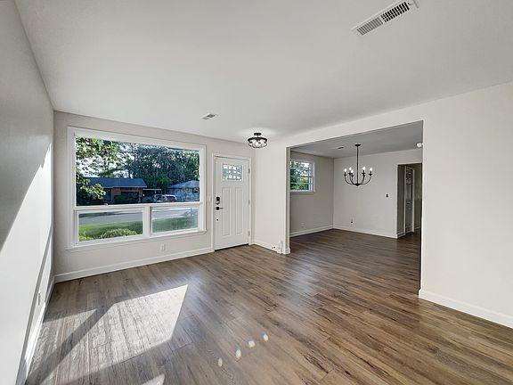 3rd image of 3060 Richmond Hill Dr