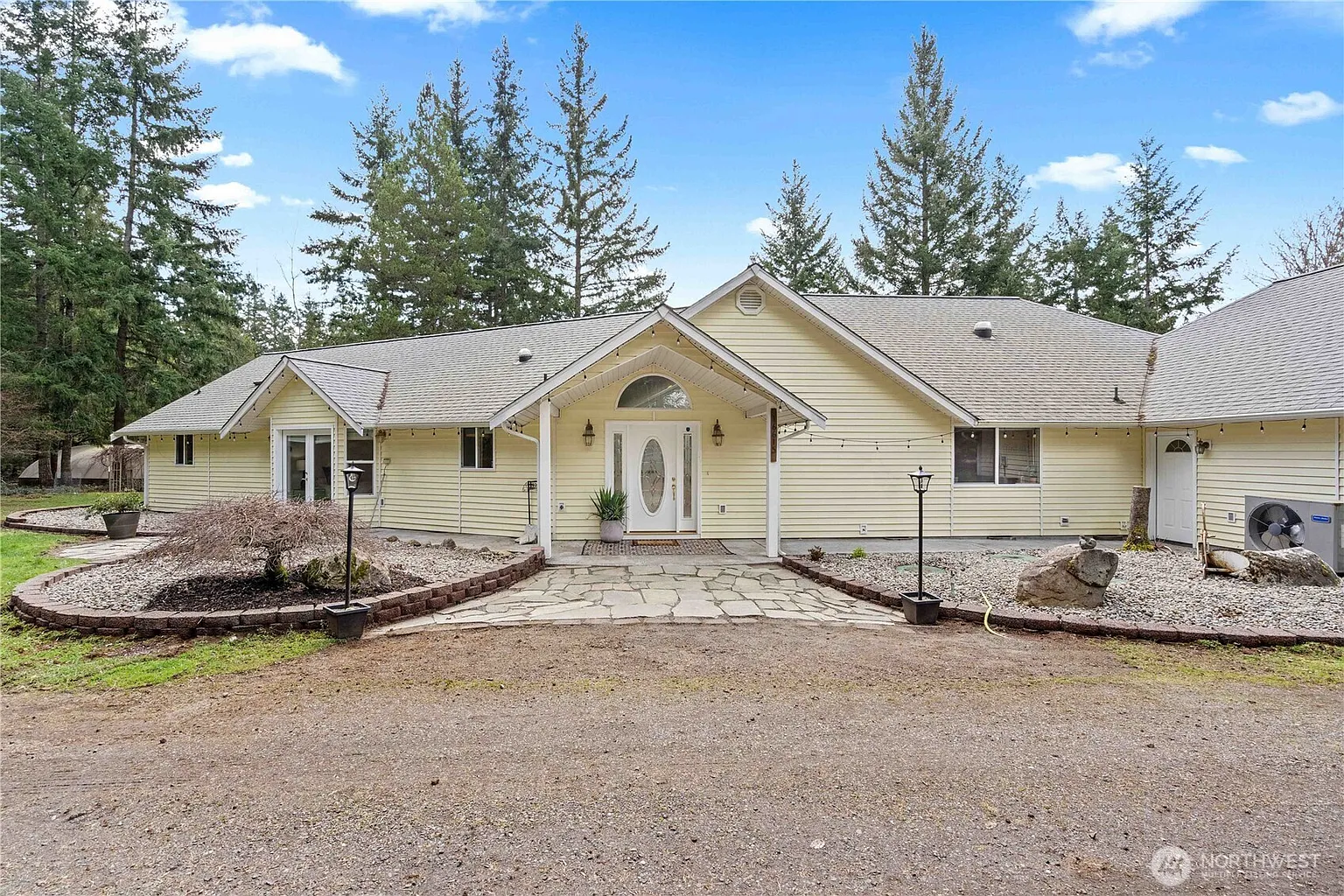 16615 154th Lane SE photo 1