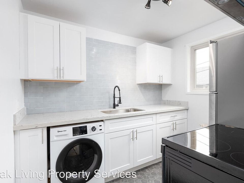 1st image of 702 2nd Ave W #10934431