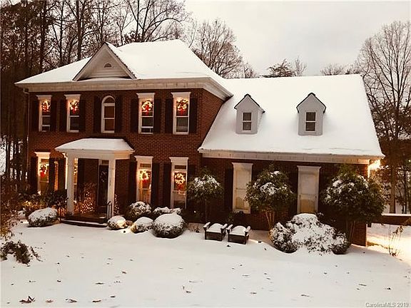 2nd image of 135 Windy Knoll Ln