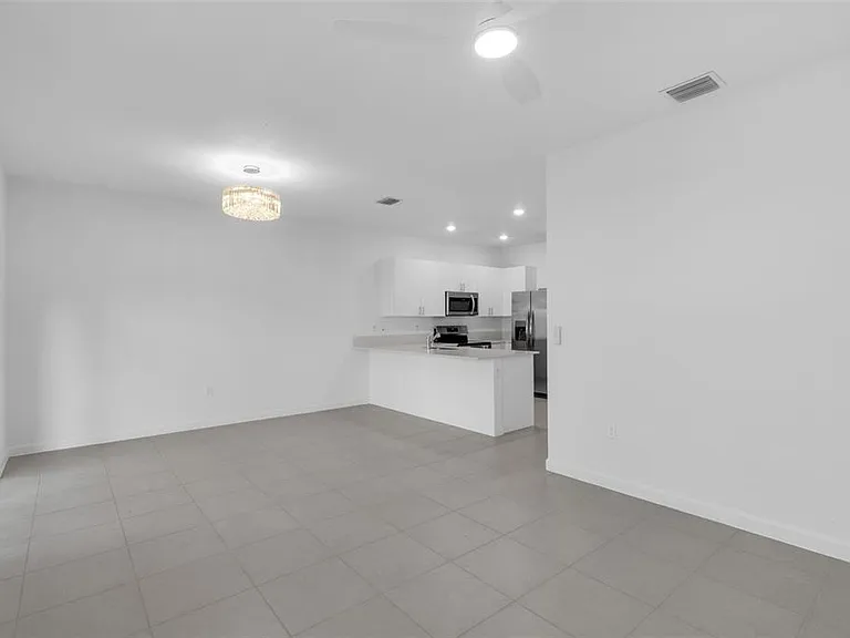 105 SW 184th Ave — Photo 7