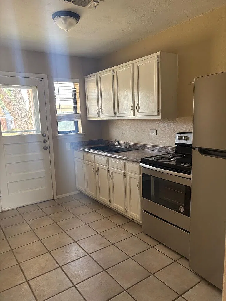 2 bed, 1.0 bath, 700 sqft, $1,400 — Photo 4