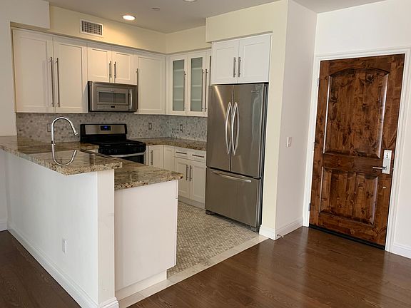 3rd image of 4550 Coldwater Canyon Ave