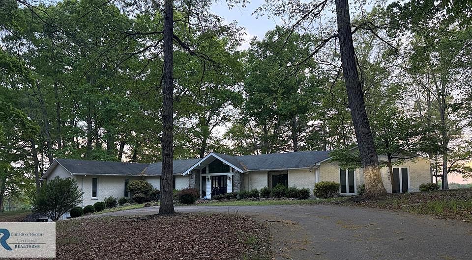 1st image of 350 Laurel Woods Dr