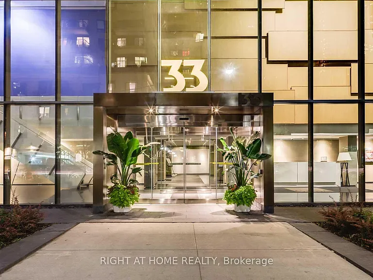 33 Charles St E #2903 — Photo 25