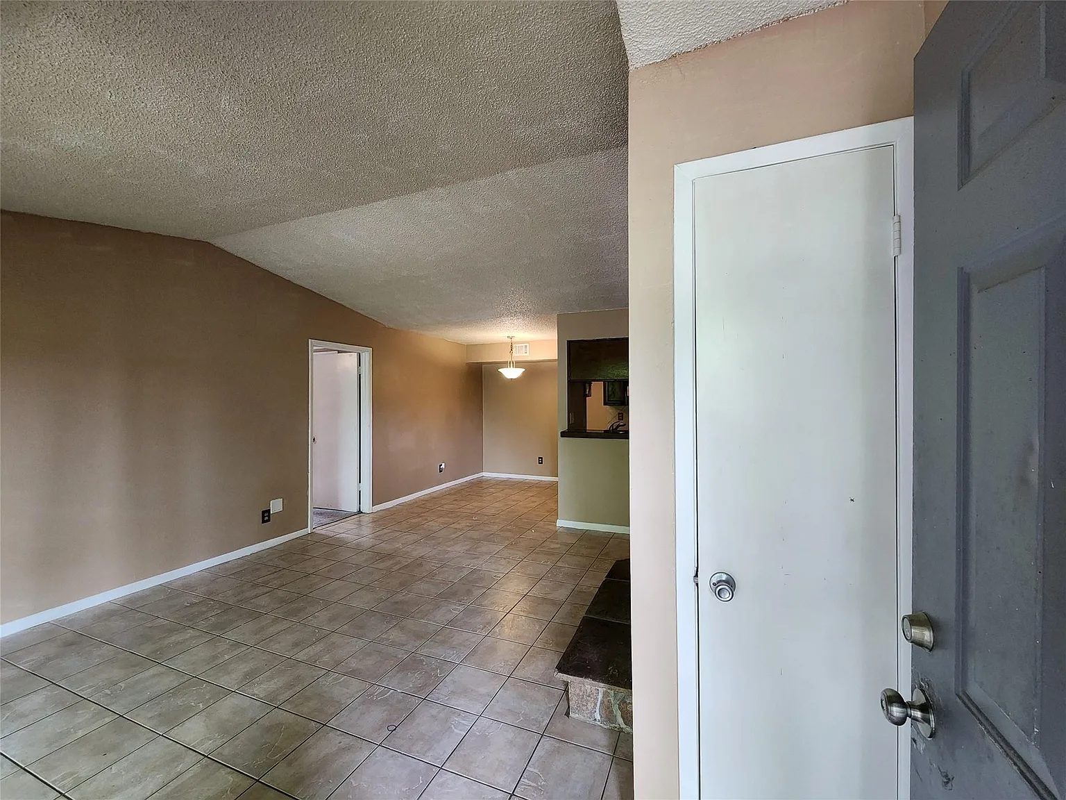 2 bed, 2.0 bath, 960 sqft, $1,295 — Photo 3