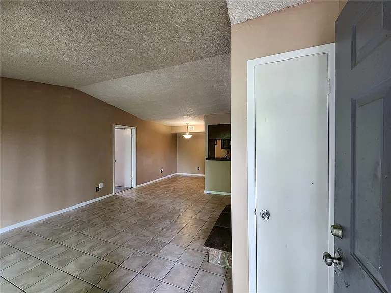 17331 Red Oak Dr #52 — Photo 3