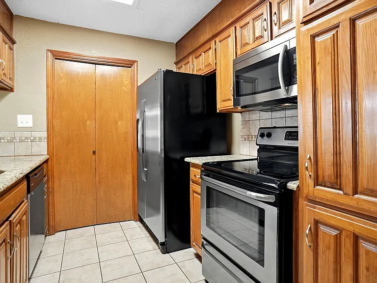 6430 Lago Vista Dr — Photo 4