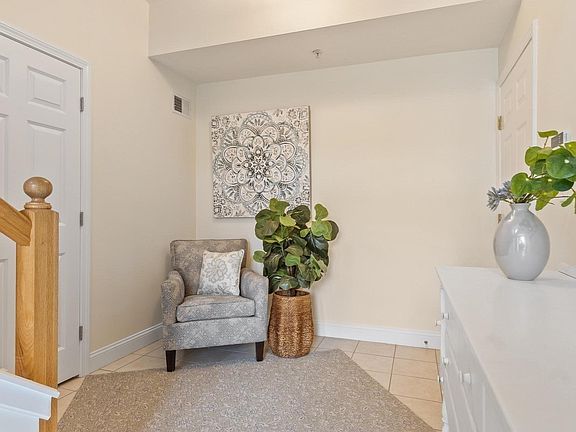 4th image of 605 Devenwood Way