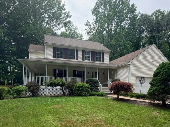 10 Ferris Road, Newtown, CT 06470