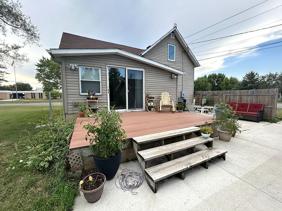 1st image of 301 6th St SW