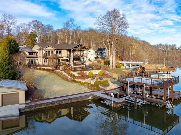 3992 Bonnie Banks Ln, Pulaski, VA 24301