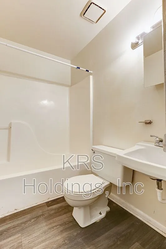 Praxis Apartments — Photo 3