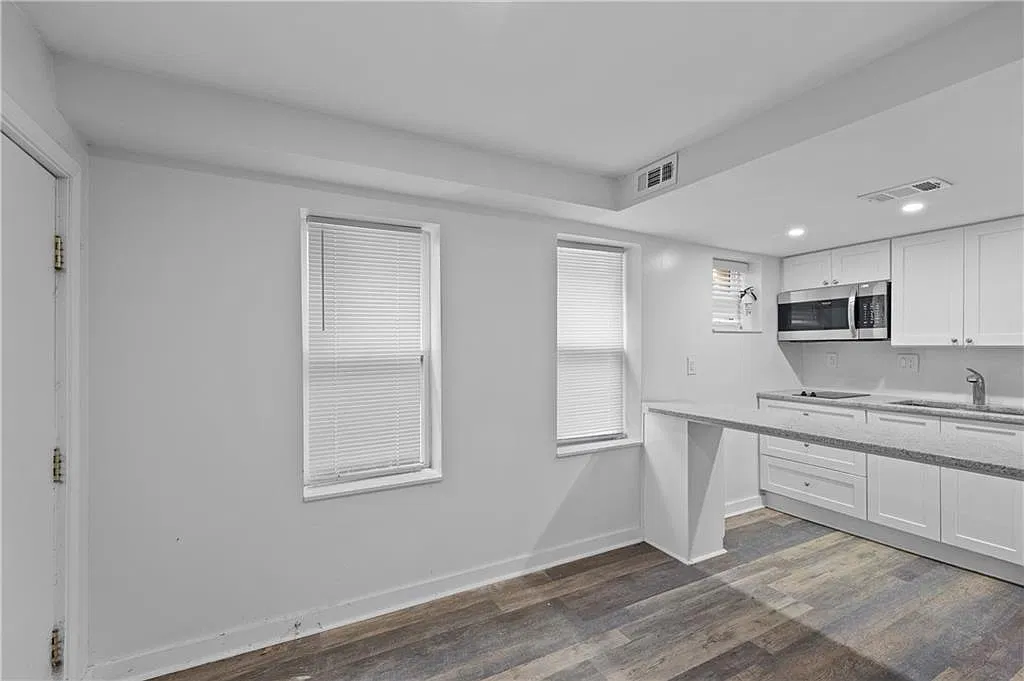 Studio, 1.0 bath, 700 sqft, $1,395 — Photo 3