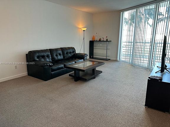 2nd image of 325 Biscayne Blvd #1418