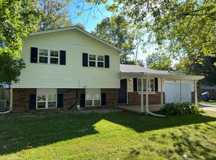 987 Stonegate Rd, Greenwood, IN 46142