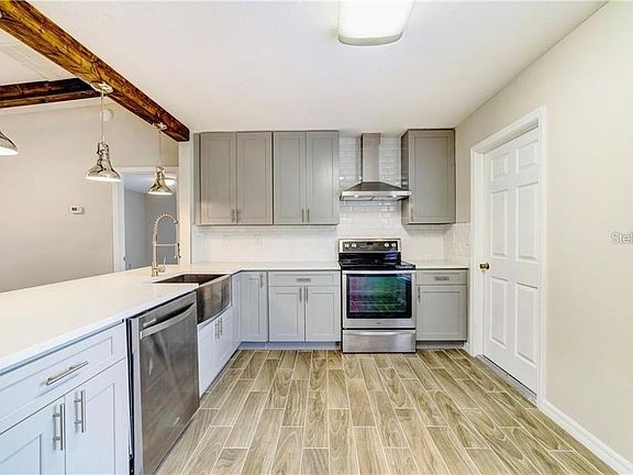 3rd image of 612 Estrada Ln