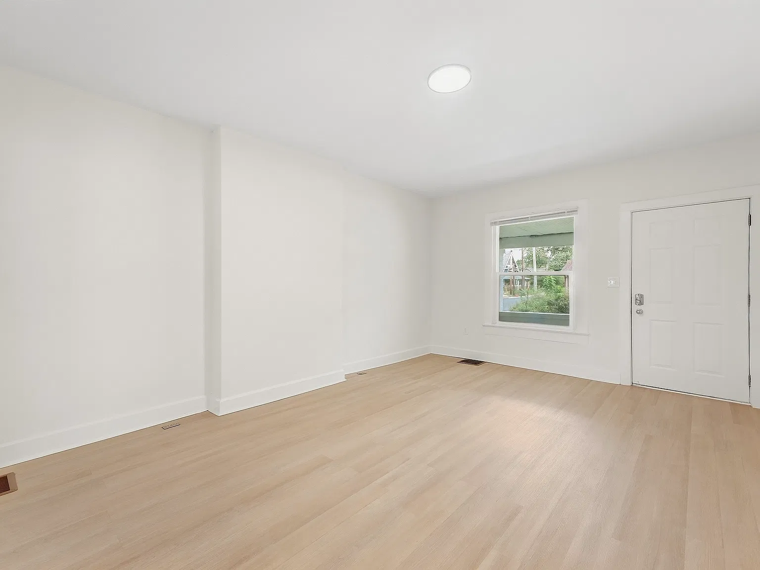 3 bed, 1.5 bath, 1400 sqft, $1,775 — Photo 3