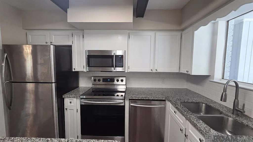 3 bed, 1876 sqft, $1,800 — Photo 4