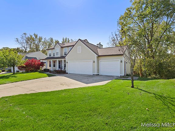 2nd image of 6869 Lake Bluff Dr NE