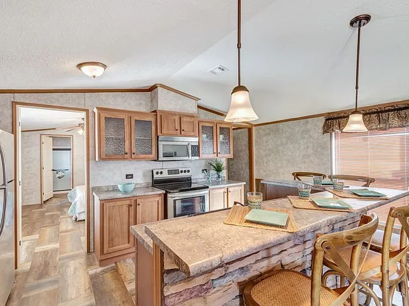 1606 Avenue Z, Hondo, TX 78861