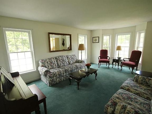 3rd image of 25 Bunker Hill Dr