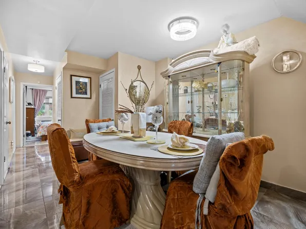 7941 Sea View Avenue image 7 of 18