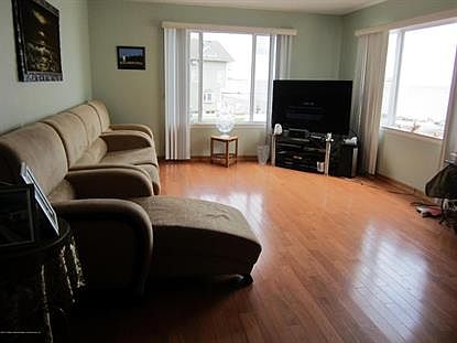 3rd image of 61 Strawberry Ln