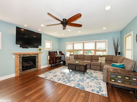 4th image of 6821 N Oriole Ave
