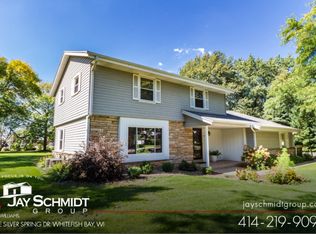 11213 N Country View Dr, Mequon, WI 53092