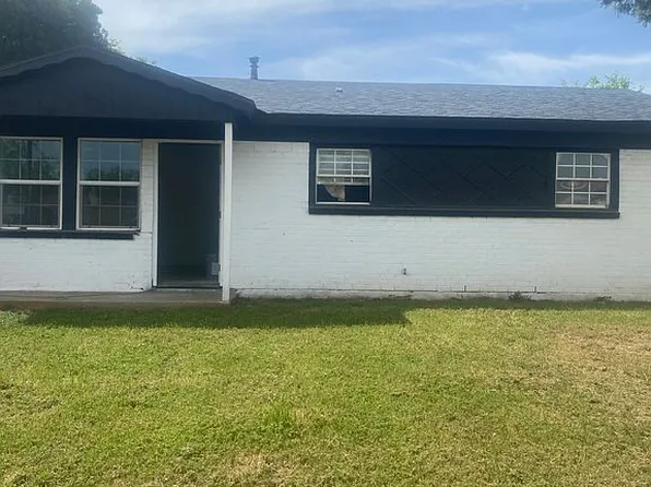 2716 Ridgeway Dr, Wichita Falls, TX 76306