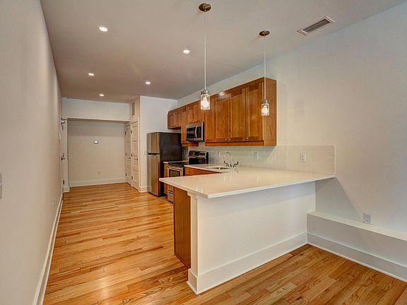 4th image of 304A E Grace St Unit 301
