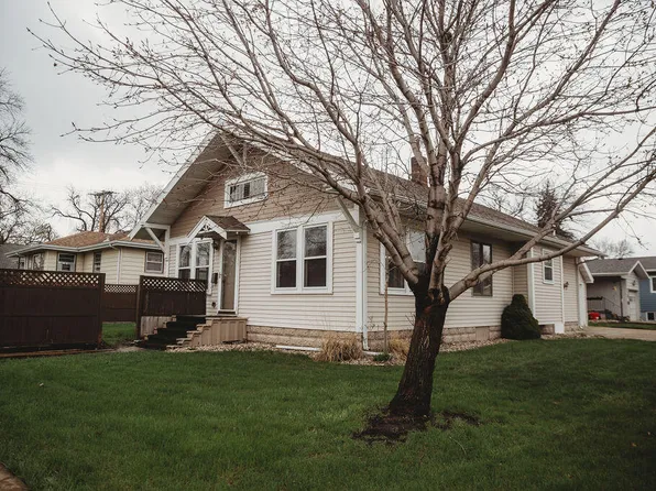 102 8th Ave NE, Aberdeen, SD 57401