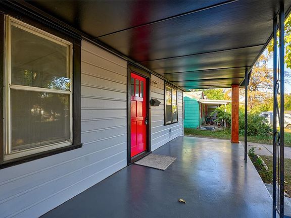 4th image of 620 SE 19th St