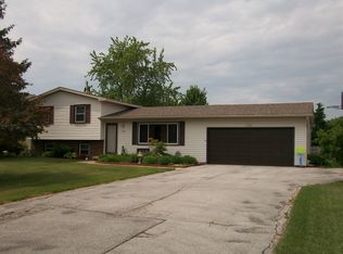1190 Michelle Dr, Millbury, OH 43447