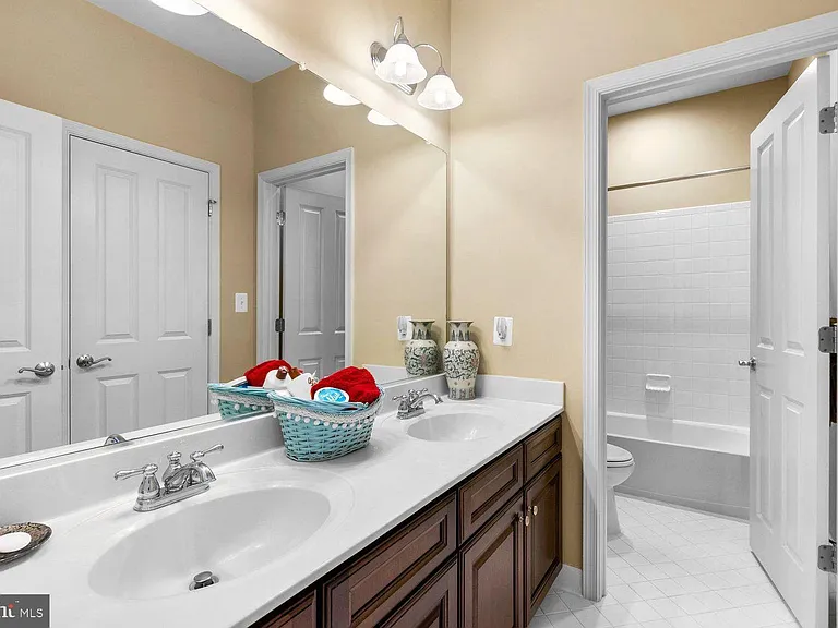 14103 Byrne Park Dr — Photo 11
