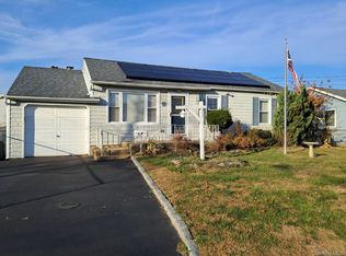 78 E Seacrest Ave, Lindenhurst, NY 11757