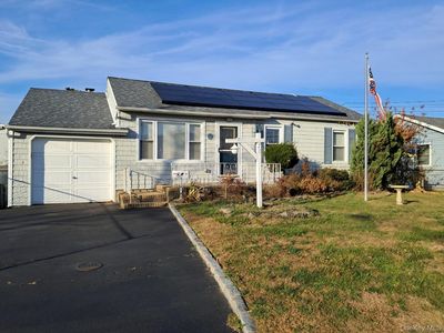 78 E Seacrest Avenue, Lindenhurst, NY, 11757