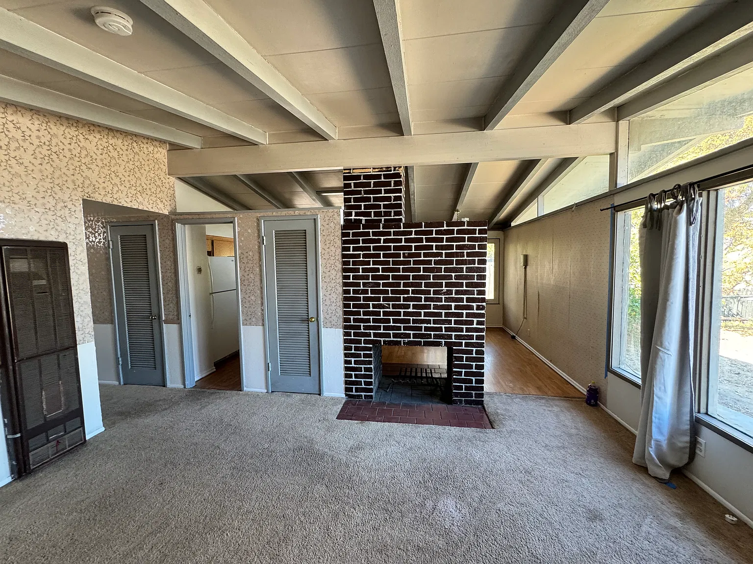 3 bed, 1040 sqft, $3,800 — Photo 4