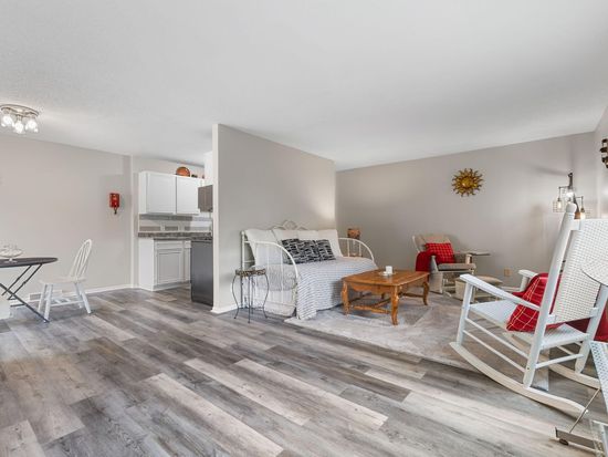 4812 Grenwich Way N, Oakdale, MN 55128