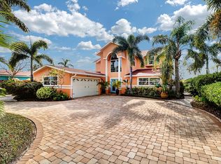 11120 8th St E, Treasure Island, FL 33706