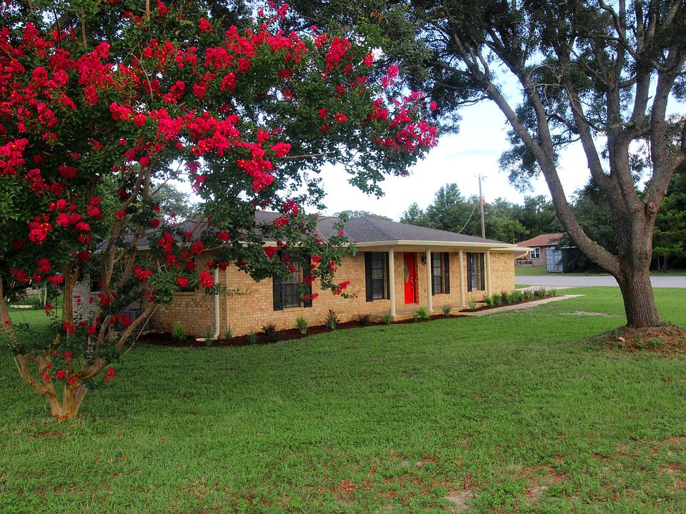 Lovely, Remodeled, 3/2 + den, large lot, near Pensacola Beach