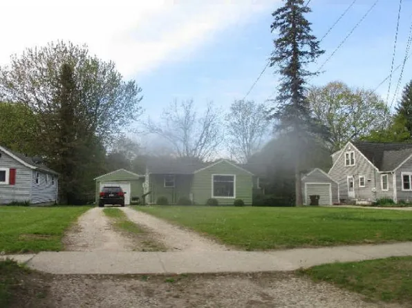 715 W Henry St, Charlotte, MI 48813