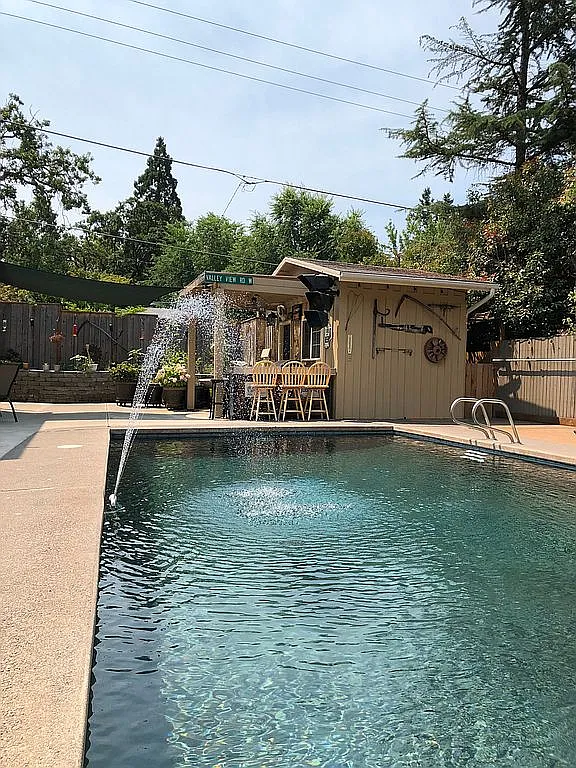 525 Valley View Dr photo 1