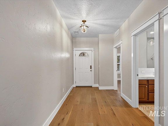 2nd image of 782 N Pringlewood Pl